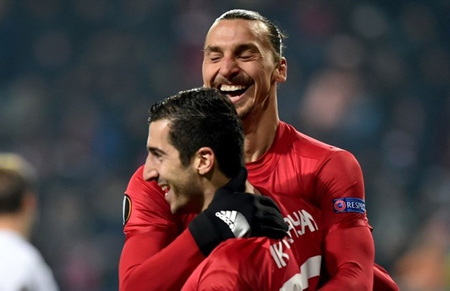 Mkhitaryan và Ibrahimovic đưa Manchester United vào vòng knock-out.